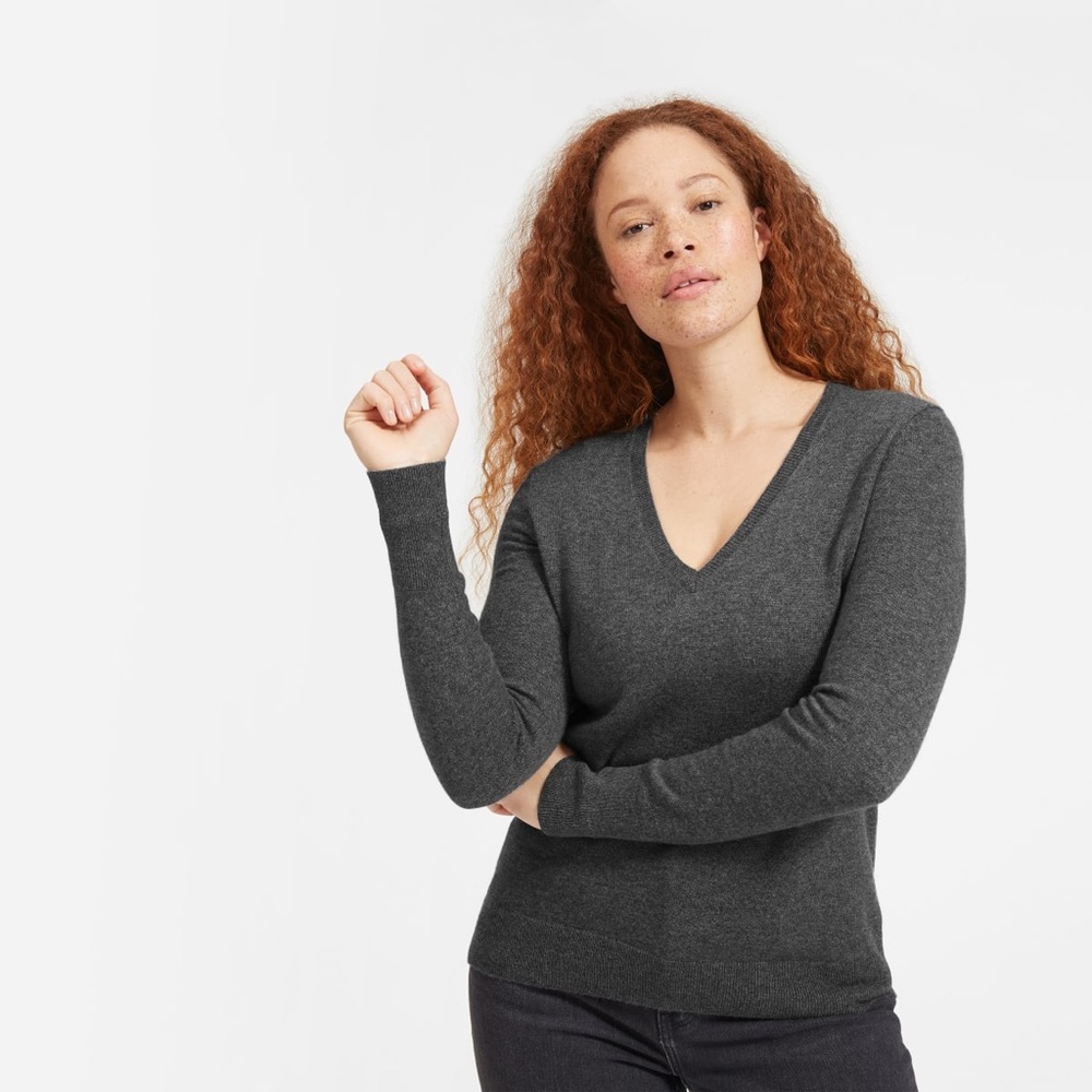 Everlane grey cashmere v-neck sweater